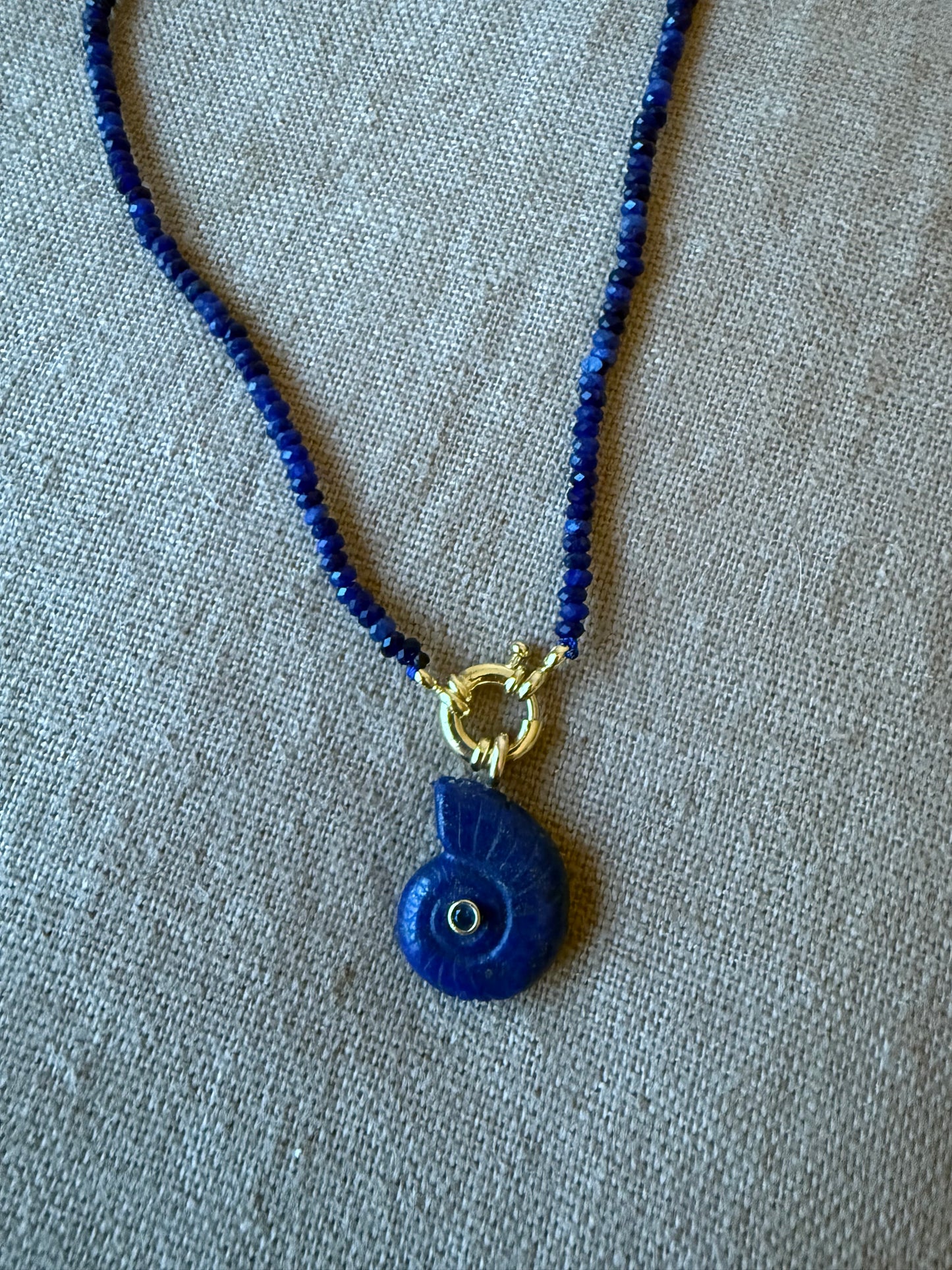 Amonita Blue